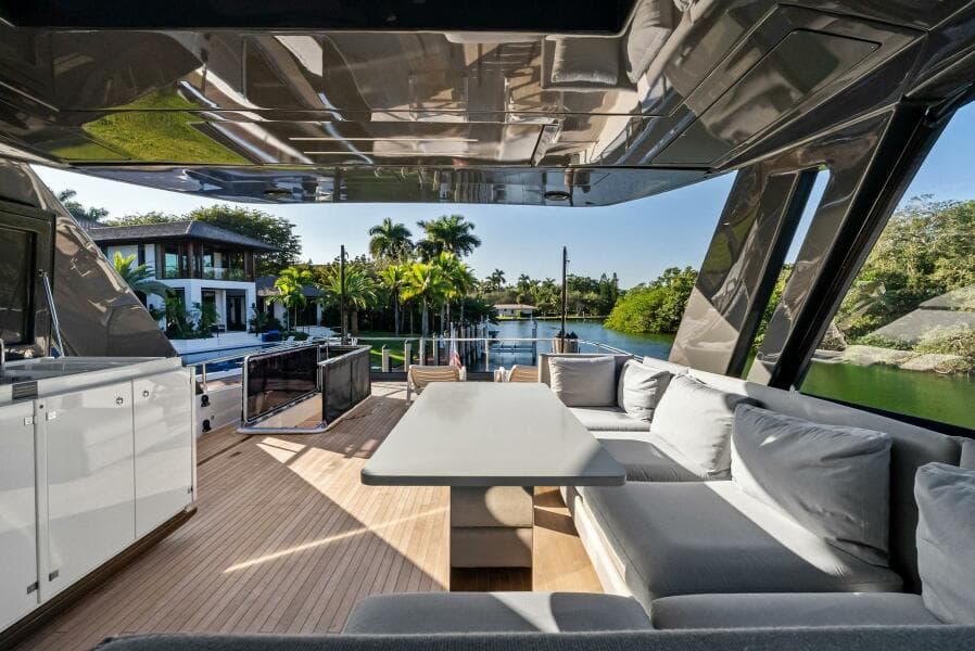2019 Ferretti Yachts 780