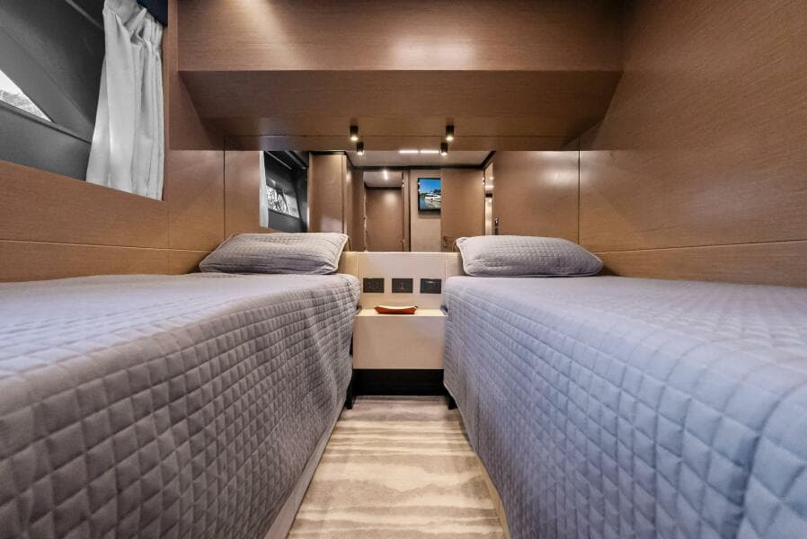 2019 Ferretti Yachts 780