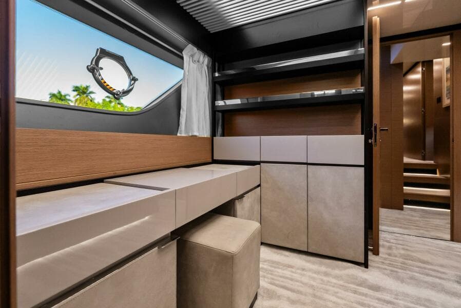 2019 Ferretti Yachts 780