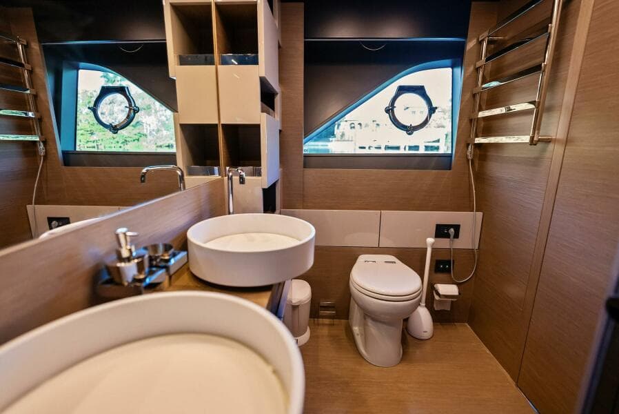 2019 Ferretti Yachts 780