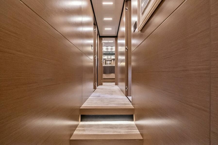 2019 Ferretti Yachts 780