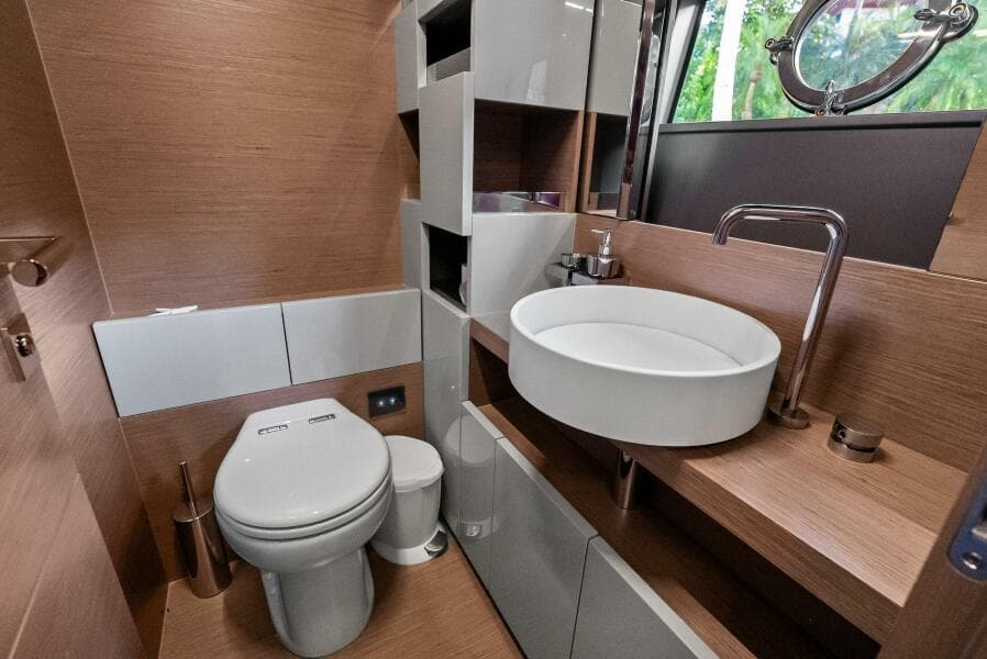 2019 Ferretti Yachts 780