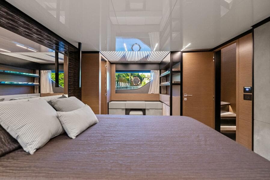 2019 Ferretti Yachts 780