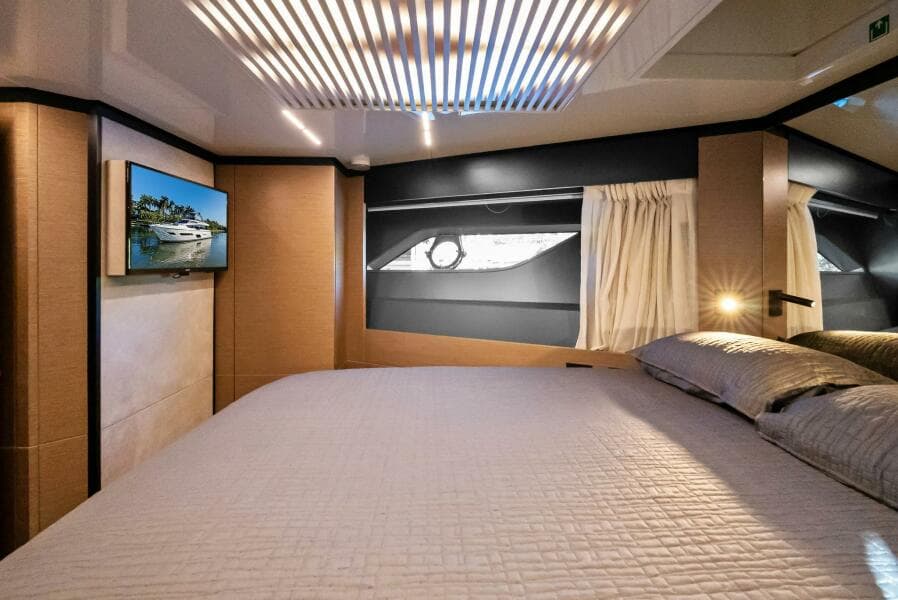 2019 Ferretti Yachts 780