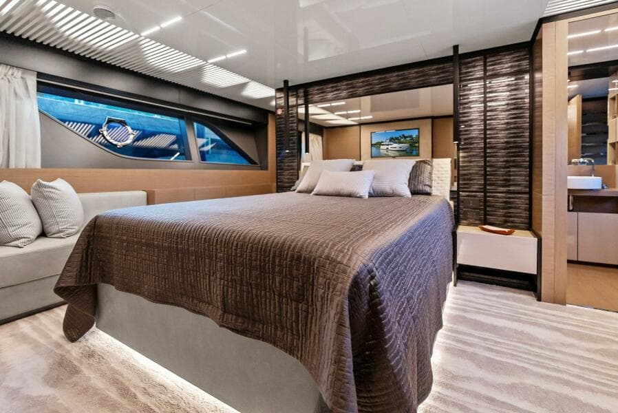 2019 Ferretti Yachts 780