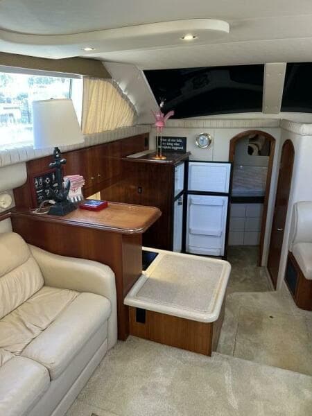 2004 Cruisers Yachts 