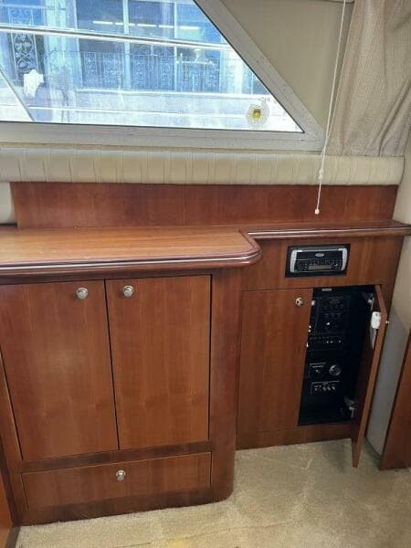 2004 Cruisers Yachts 