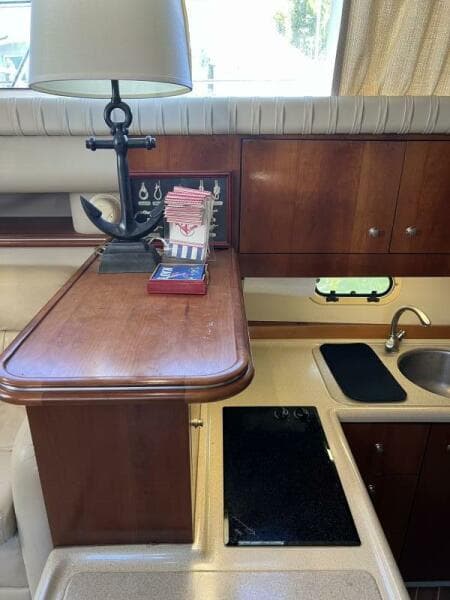 2004 Cruisers Yachts 
