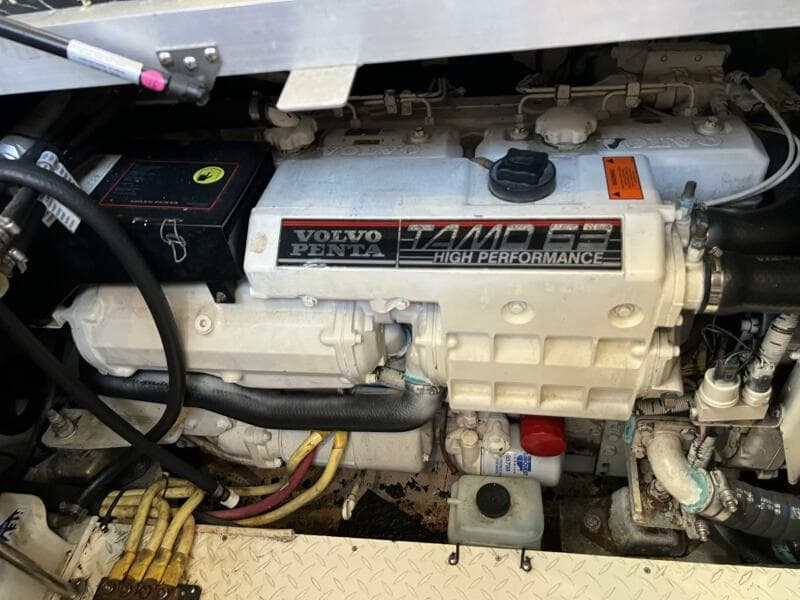 2004 Cruisers Yachts 