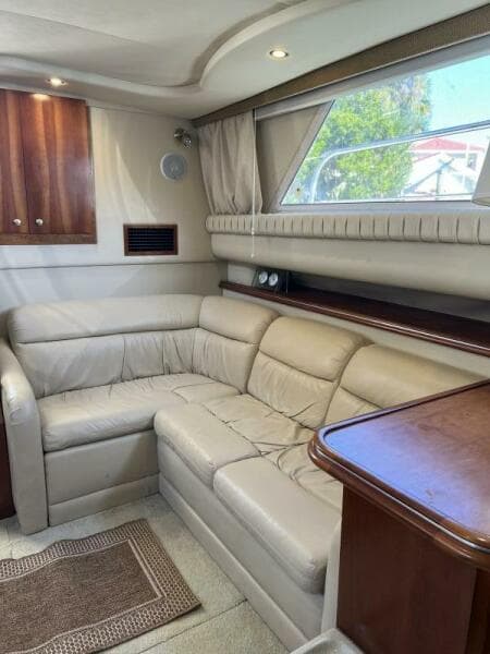 2004 Cruisers Yachts 