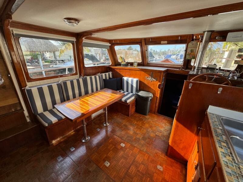 1977 Marine Trader 40 Double Cabin
