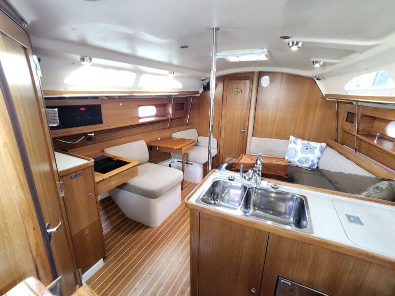 2012 Catalina 355