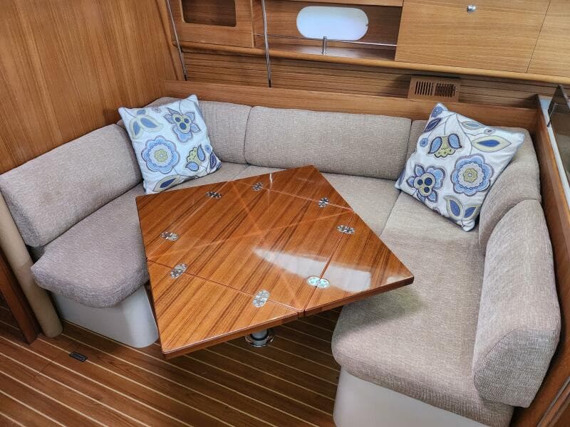 2012 Catalina 355