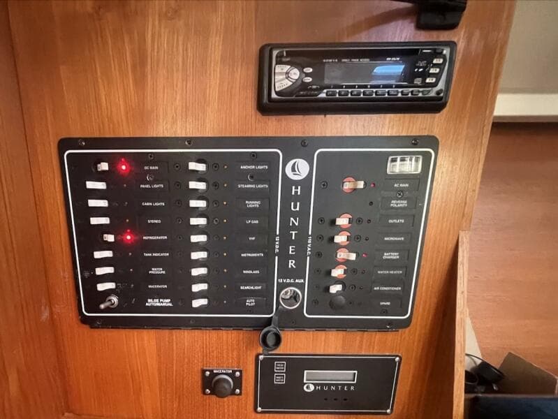 2002 Hunter 326