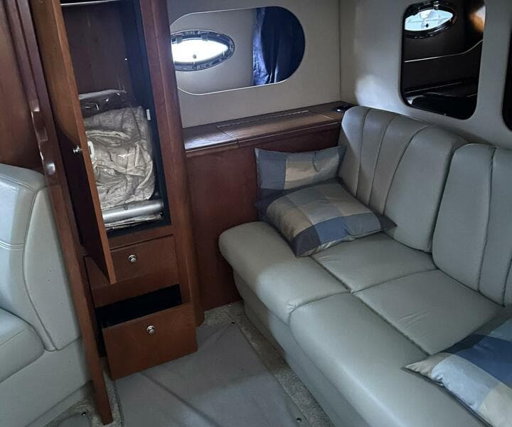 2006 Cruisers Yachts 370 Express