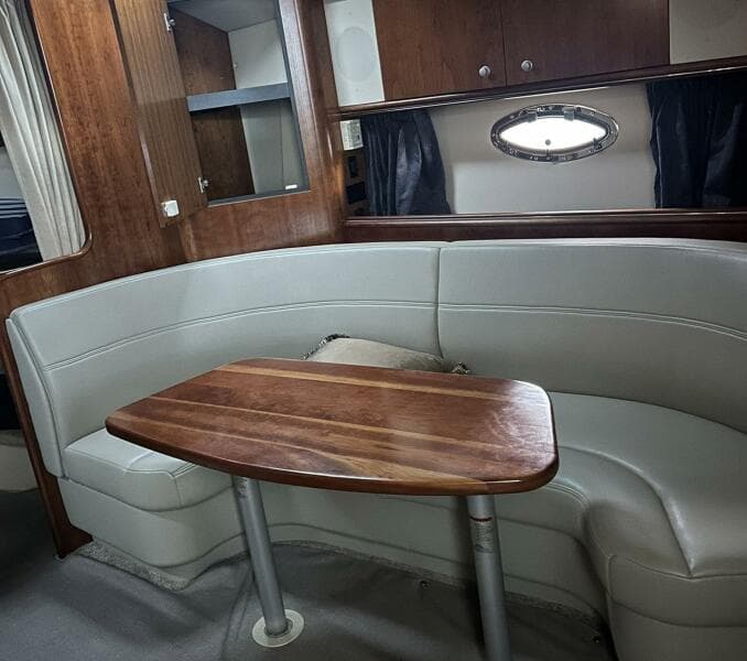2006 Cruisers Yachts 370 Express