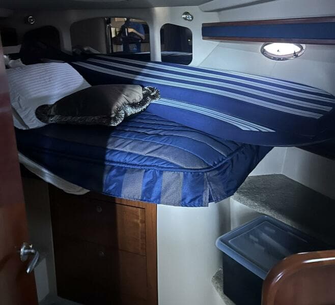 2006 Cruisers Yachts 370 Express