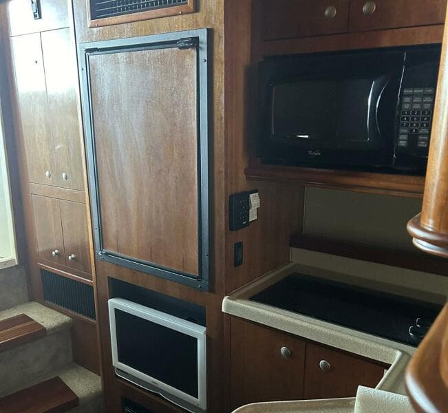 2006 Cruisers Yachts 370 Express