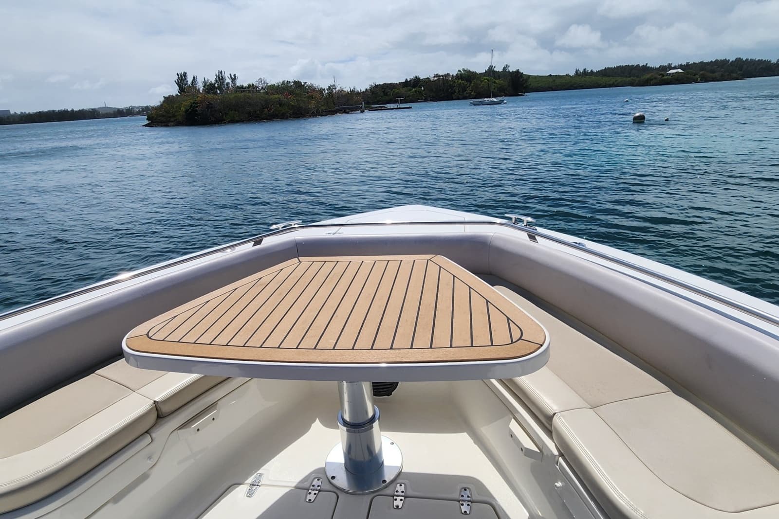 2020 Boston Whaler Outrage