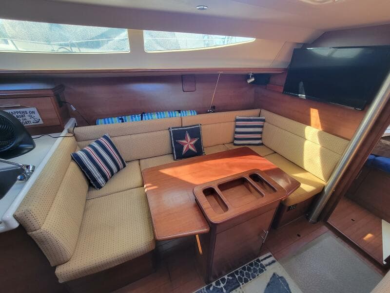 2013 Hunter 33