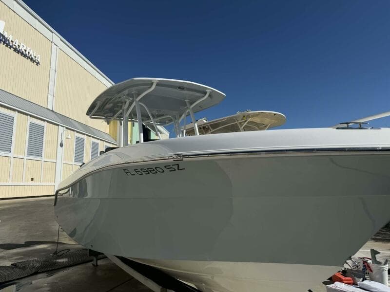 2021 Aquasport 2500 Center Console