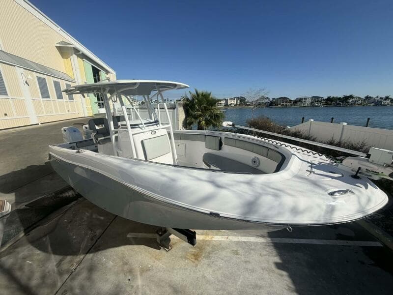 2021 Aquasport 2500 Center Console