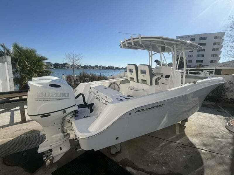 2021 Aquasport 2500 Center Console