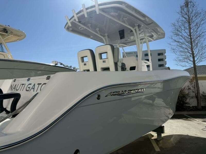 2021 Aquasport 2500 Center Console