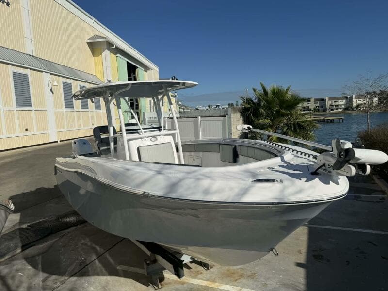 2021 Aquasport 2500 Center Console