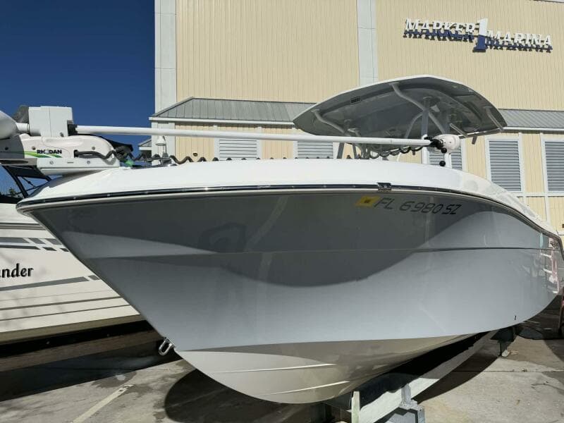 2021 Aquasport 2500 Center Console