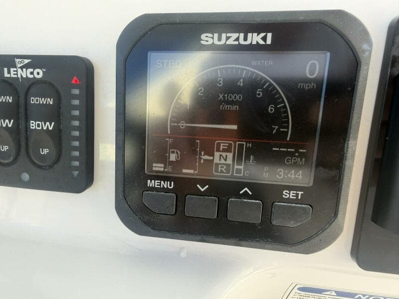 2021 Aquasport 2500 Center Console