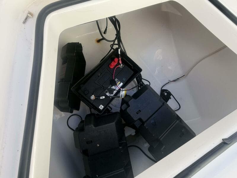 2021 Aquasport 2500 Center Console
