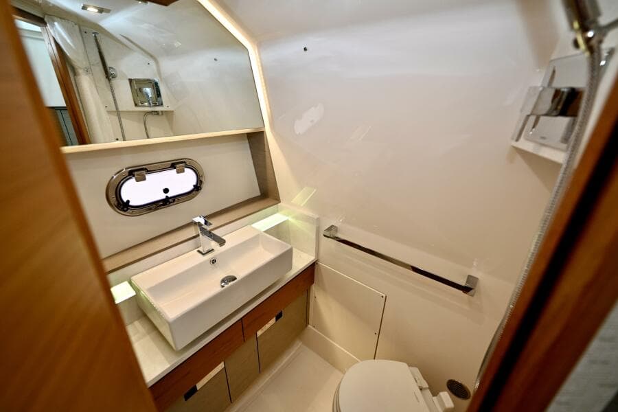 2023 Tiara Yachts 38 LS