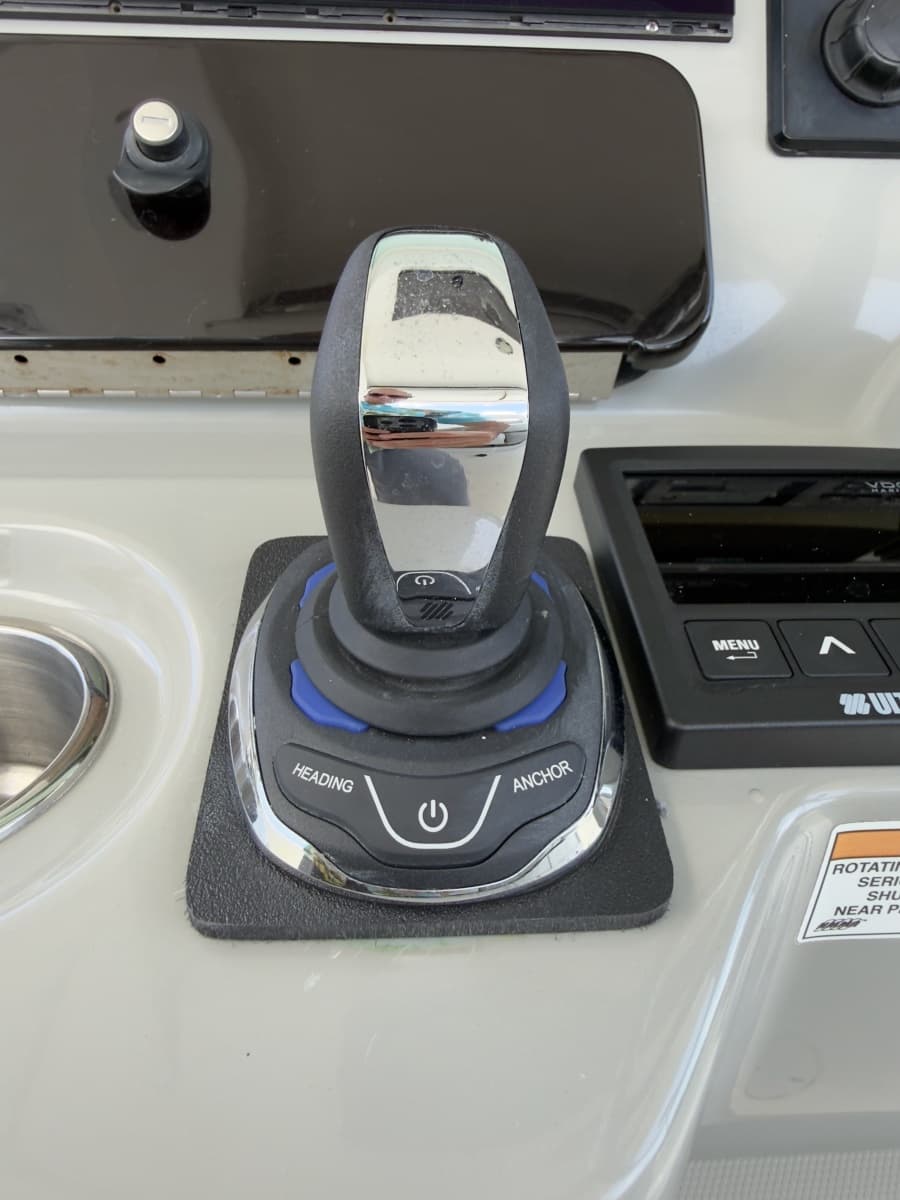2016 Boston Whaler 350 Outrage