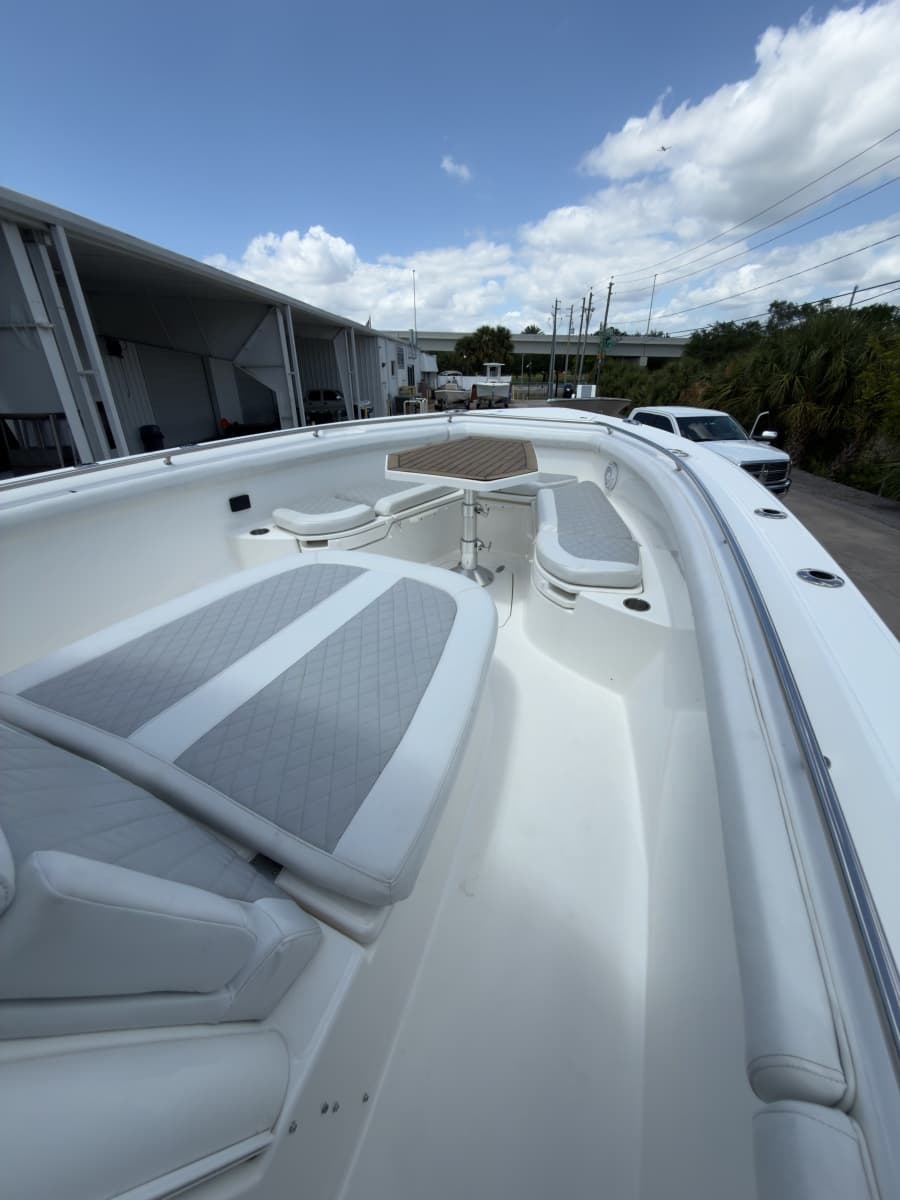 2016 Boston Whaler 350 Outrage