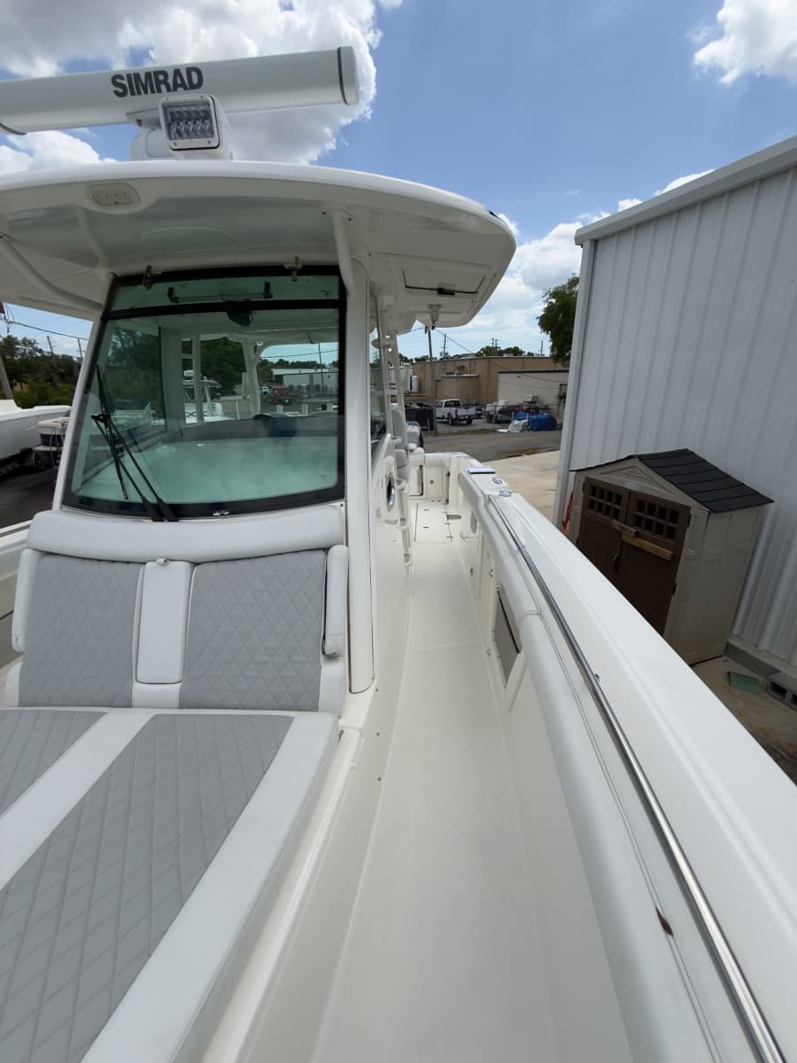 2016 Boston Whaler 350 Outrage