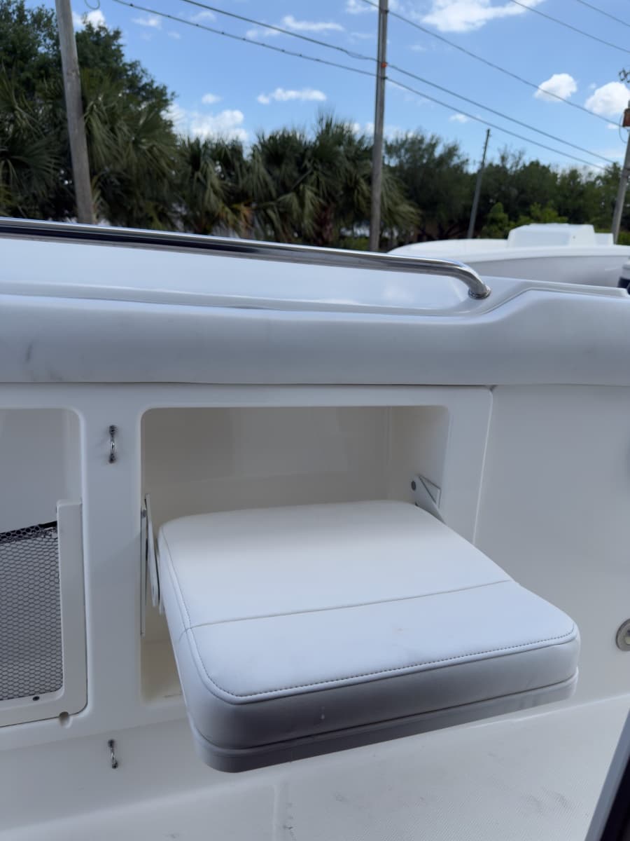 2016 Boston Whaler 350 Outrage