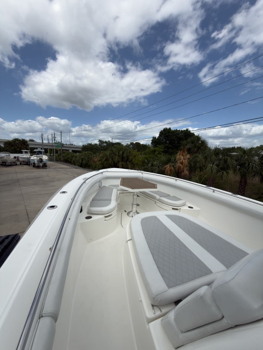2016 Boston Whaler 350 Outrage