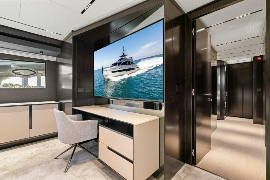 2023 Pershing GTX Motoryacht