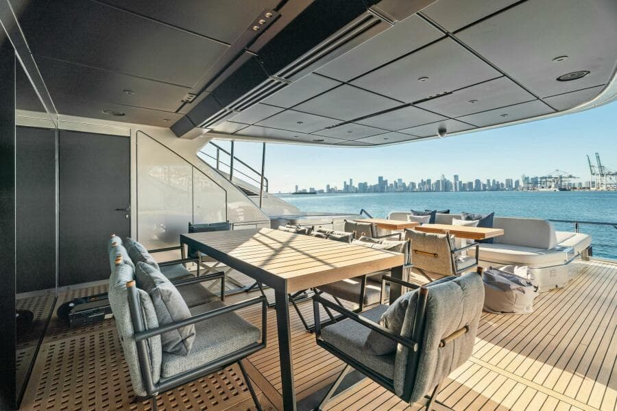 2023 Pershing GTX Motoryacht
