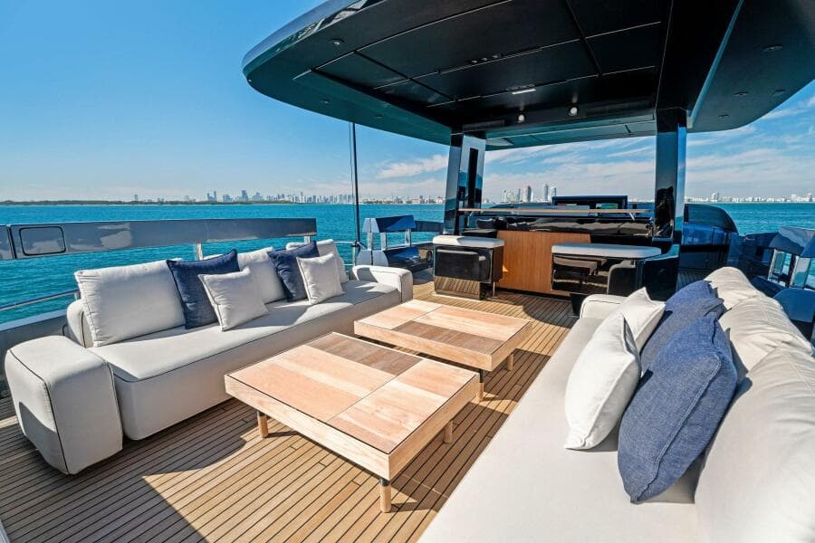 2023 Pershing GTX Motoryacht
