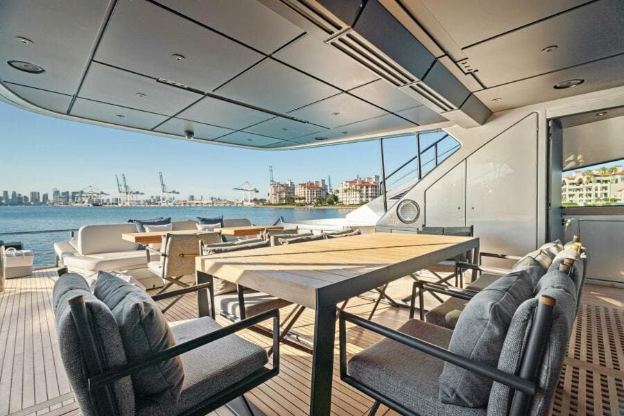 2023 Pershing GTX Motoryacht