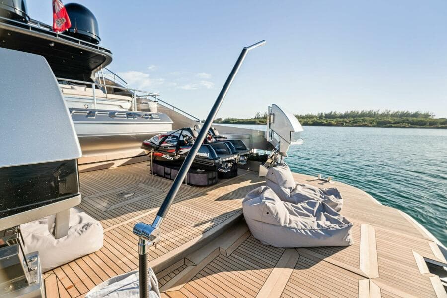 2023 Pershing GTX Motoryacht