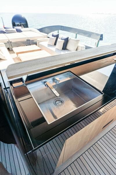 2023 Pershing GTX Motoryacht