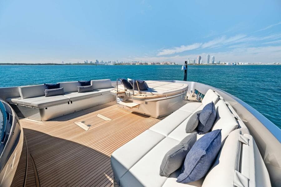 2023 Pershing GTX Motoryacht