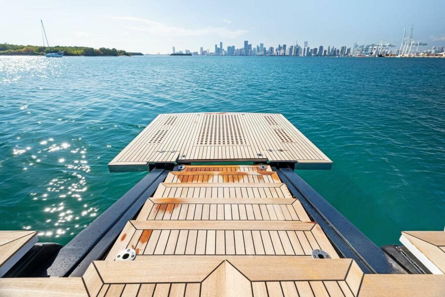 2023 Pershing GTX Motoryacht
