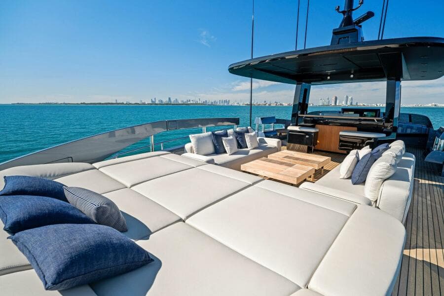 2023 Pershing GTX Motoryacht