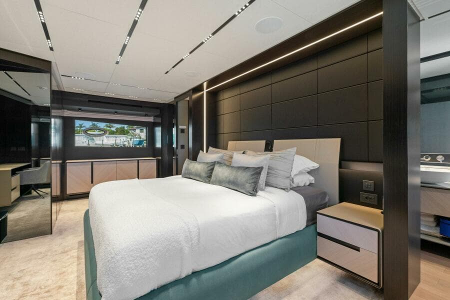 2023 Pershing GTX Motoryacht