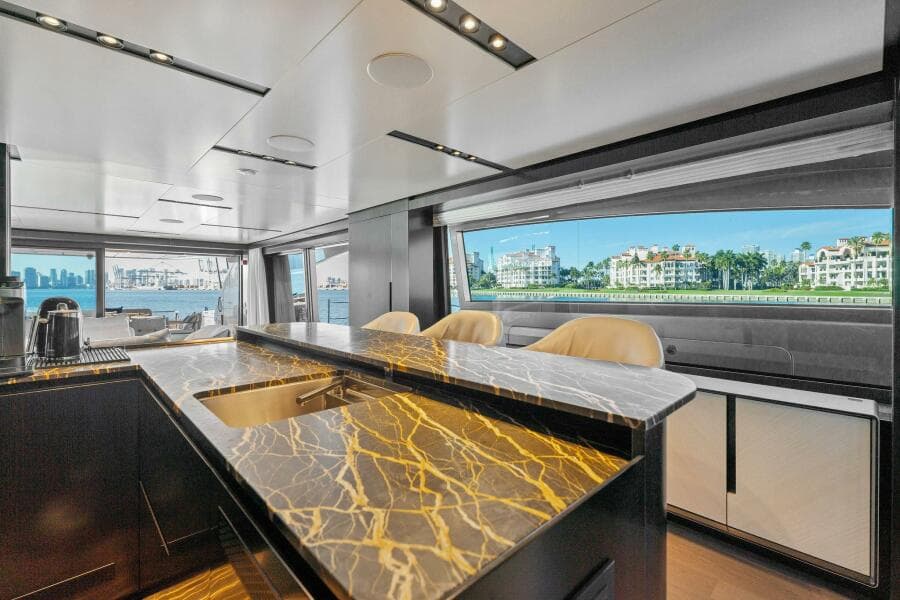 2023 Pershing GTX Motoryacht