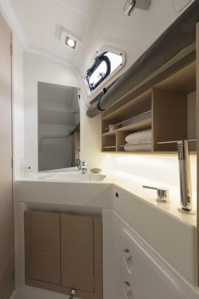 2027 Beneteau Oceanis 30.1